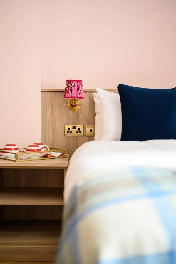 إدنبرة Quiet And Spacious Family Room 0*,
