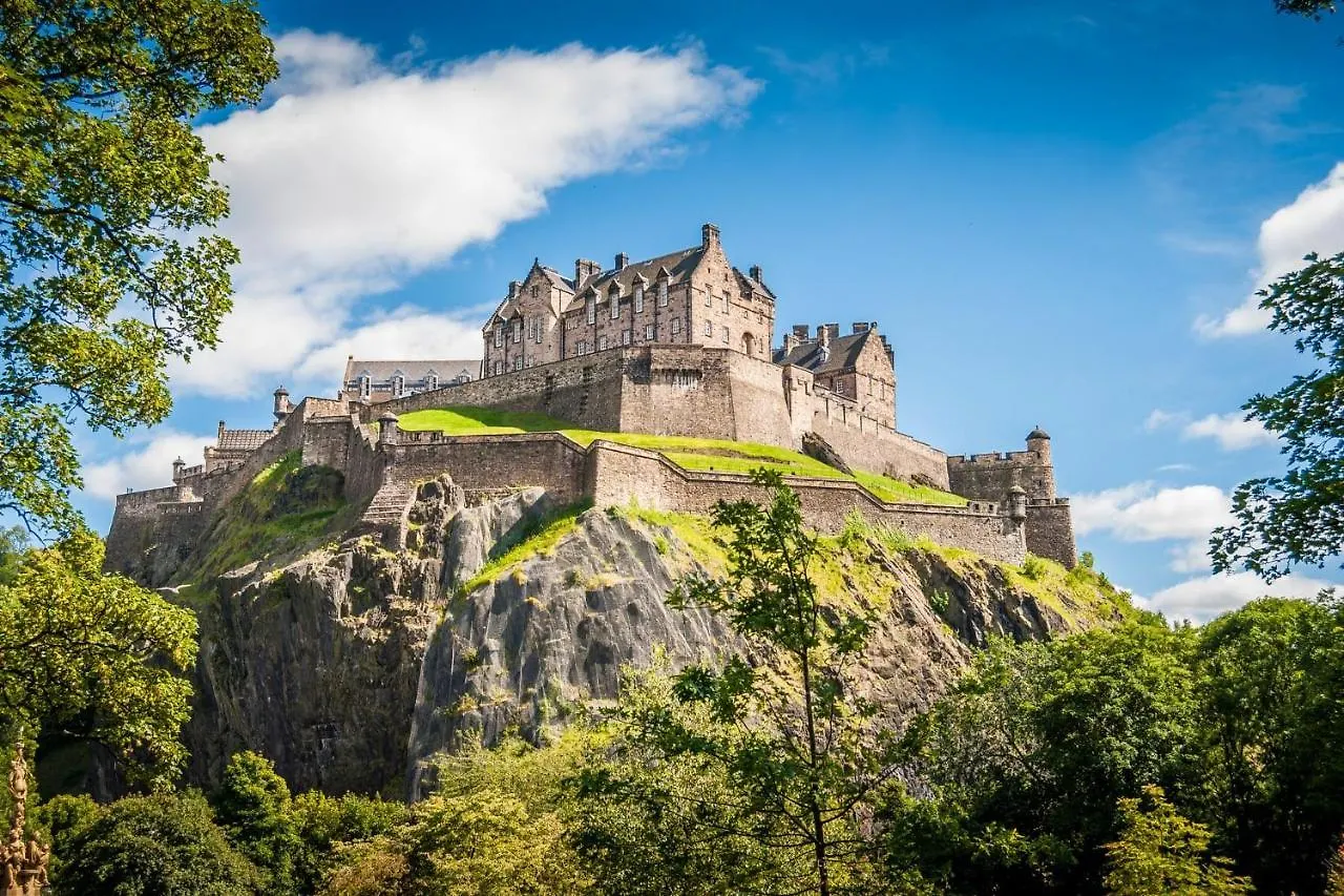 Quiet And Spacious Family Room Edinburgh 0*,  United Kingdom