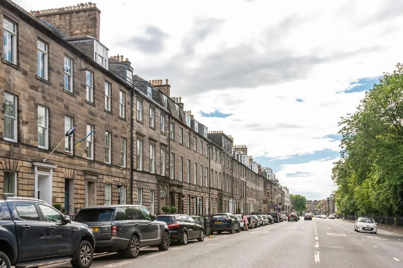 Inn Quiet And Spacious Family Room Edinburgh